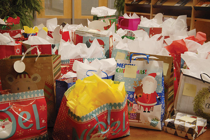 HHS Seniors play Santa for fellow classmates